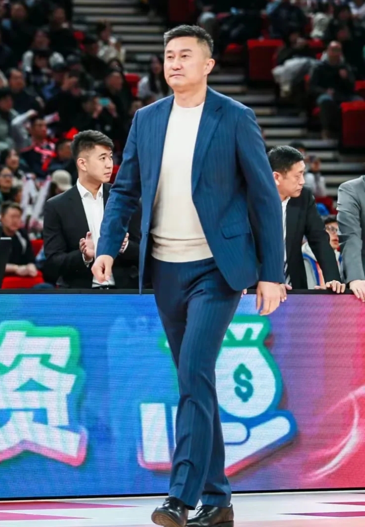 广东队主场力克山东，继续保持领先地位(广东队主场力克山东,继续保持领先地位的球员)