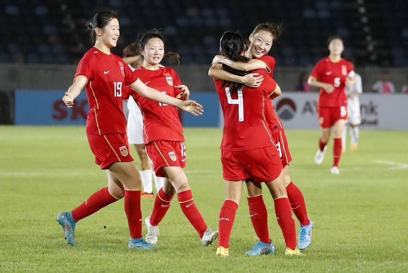 越南女足表现出众，夺宝成功
