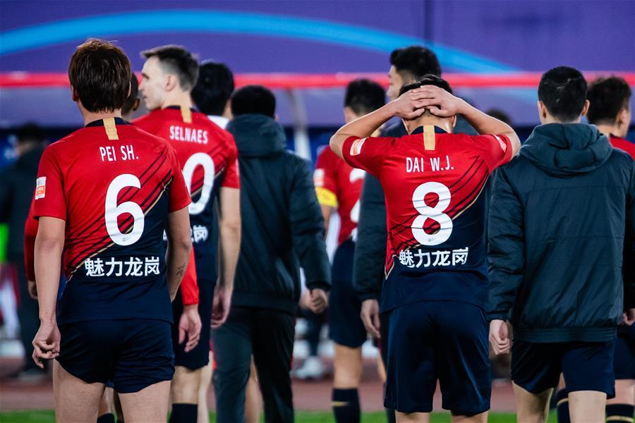 包含深圳佳兆业客场逼平天津泰达，继续保持不败姿态的词条