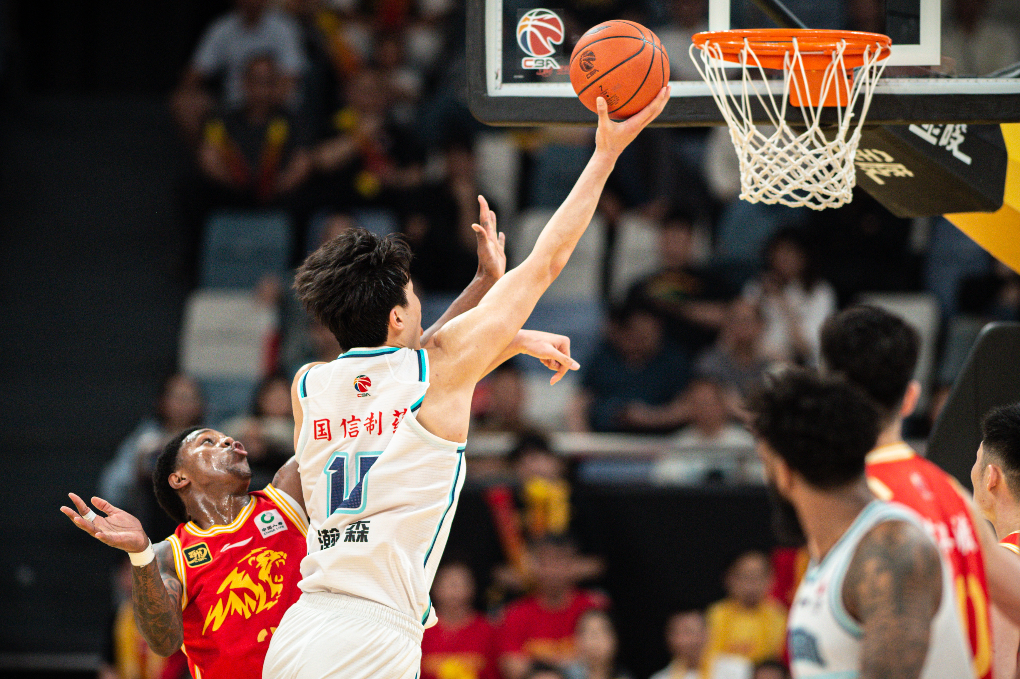 青岛男篮客场战胜广州队,取得胜利 青岛男篮客场战胜广州队,取得胜利