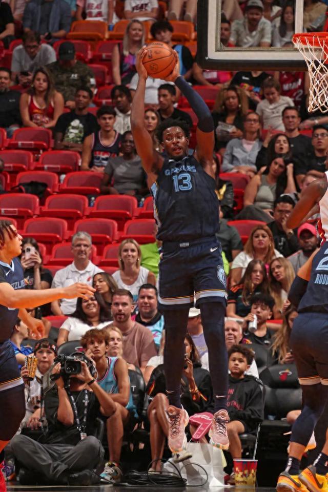 灰熊遭遇滑铁卢，孟菲斯掀起十连败风波的简单介绍