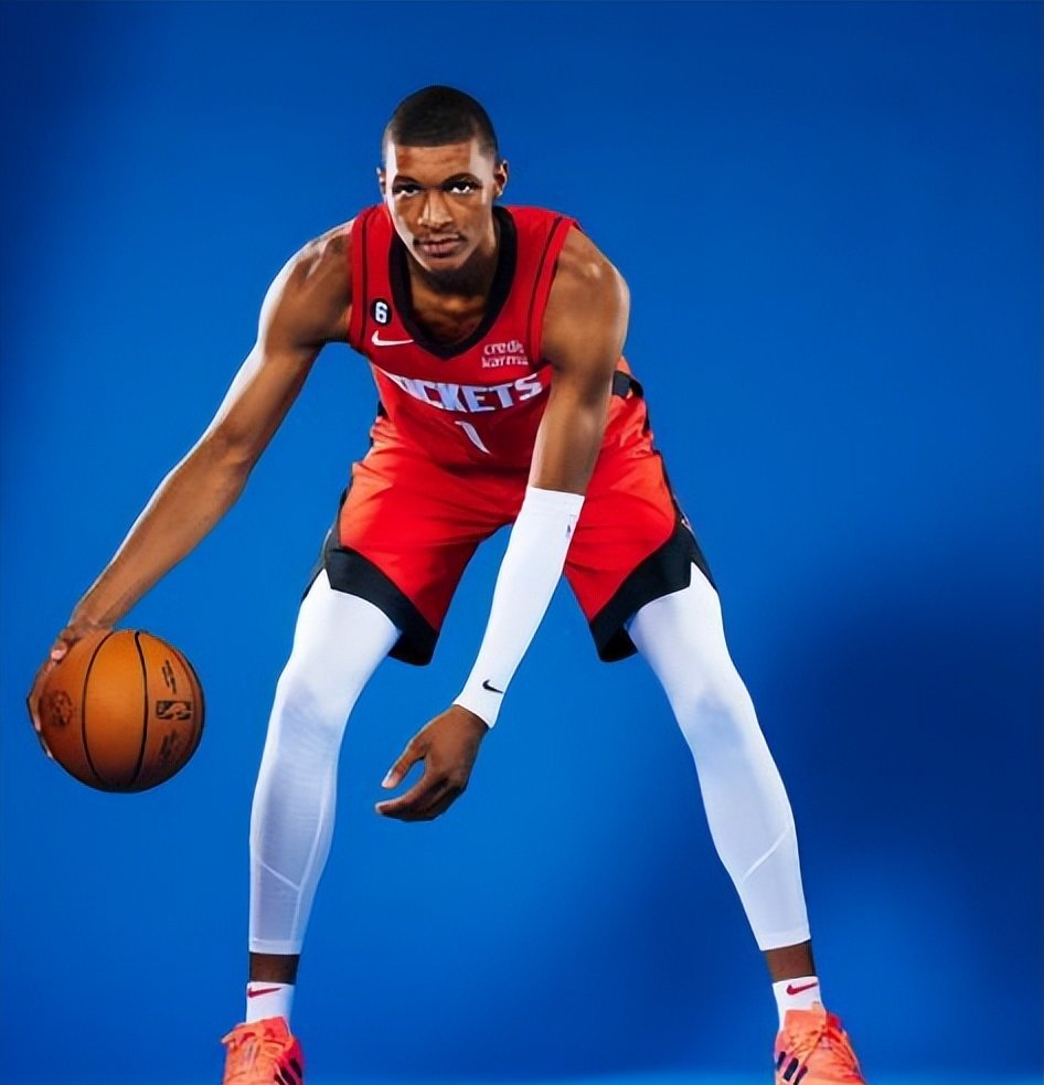 包含热火篮球夏季训练营启动，新晋球员崭露头角的词条