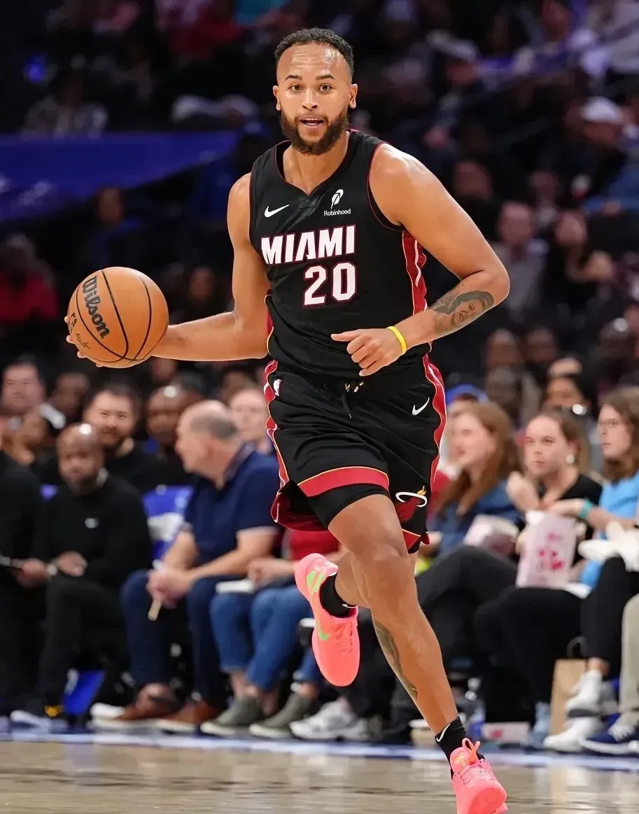 包含热火篮球夏季训练营启动，新晋球员崭露头角的词条