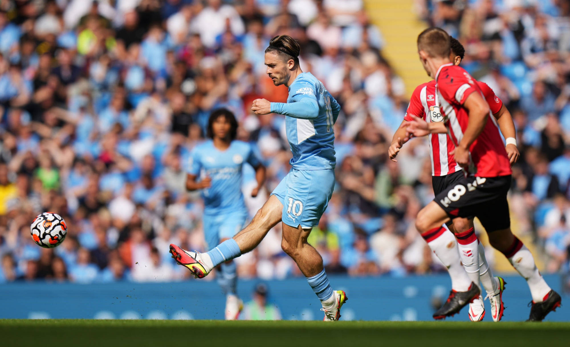 曼城饶有兴致，堪称不败之师